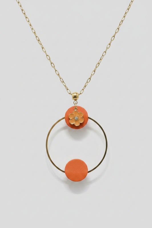 Collier bohème cuir orange & fleur dorée – Chaîne acier doré | Pièce unique