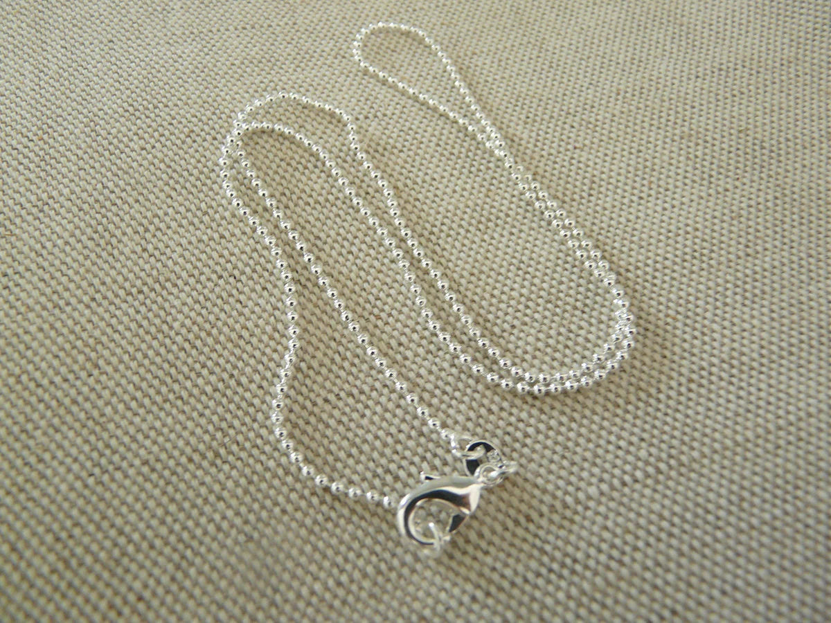 Chaîne collier petites boules – Plaqué argent, fermoir mousqueton