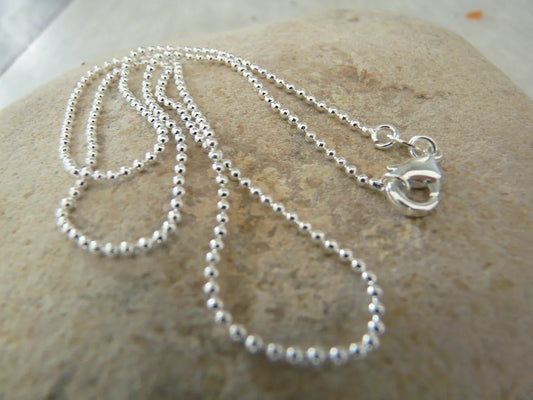 Chaîne collier petites boules – Plaqué argent, fermoir mousqueton