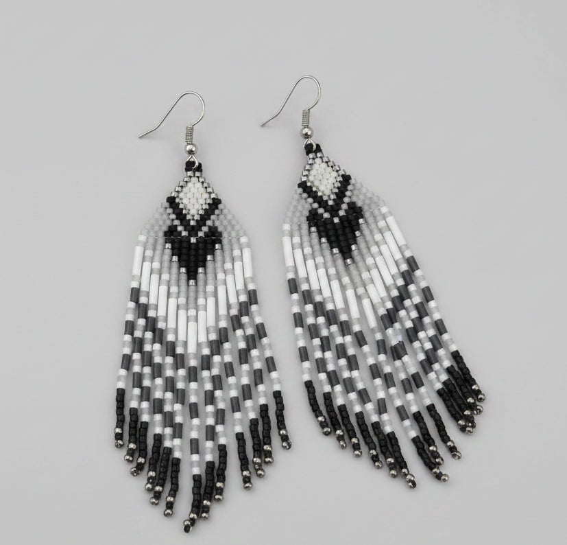 Boucles d'oreilles cheyenne – Motif ethnique noir & blanc
