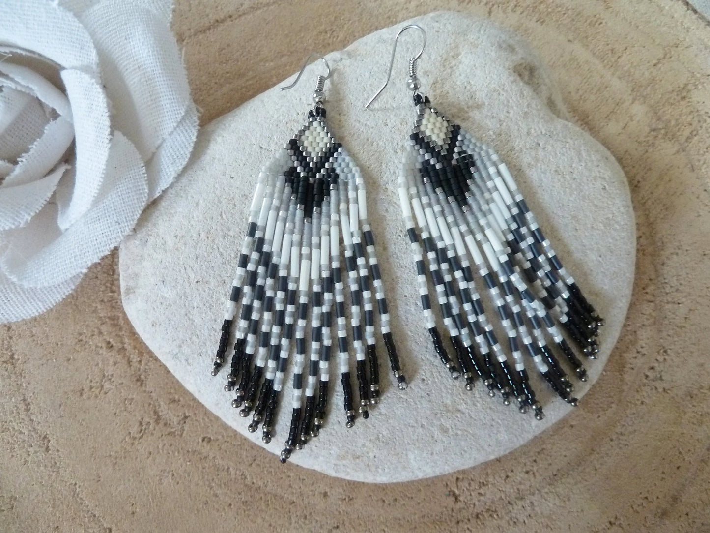 Boucles d'oreilles cheyenne – Motif ethnique noir & blanc