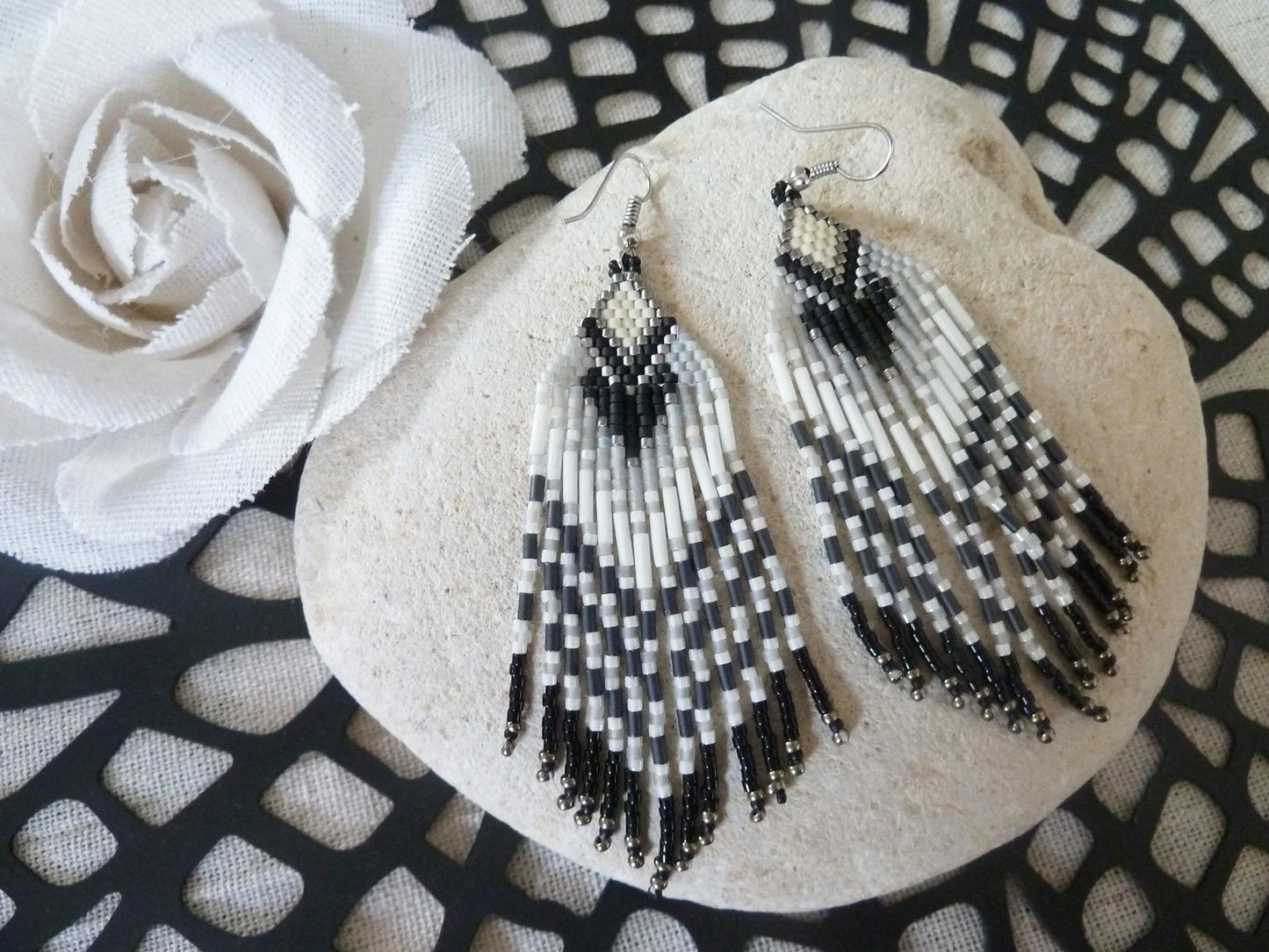Boucles d'oreilles cheyenne – Motif ethnique noir & blanc