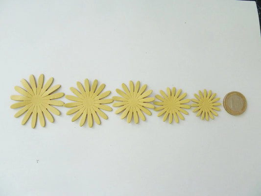 Lot de 5 fleurs marguerites en cuir souple jaune pâle – découpes superposables 3 à 5 cm