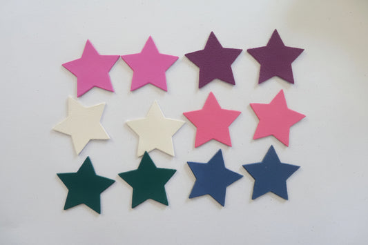 Lot de 12 étoiles en cuir fin multicolore – découpes 4 cm à coudre ou coller