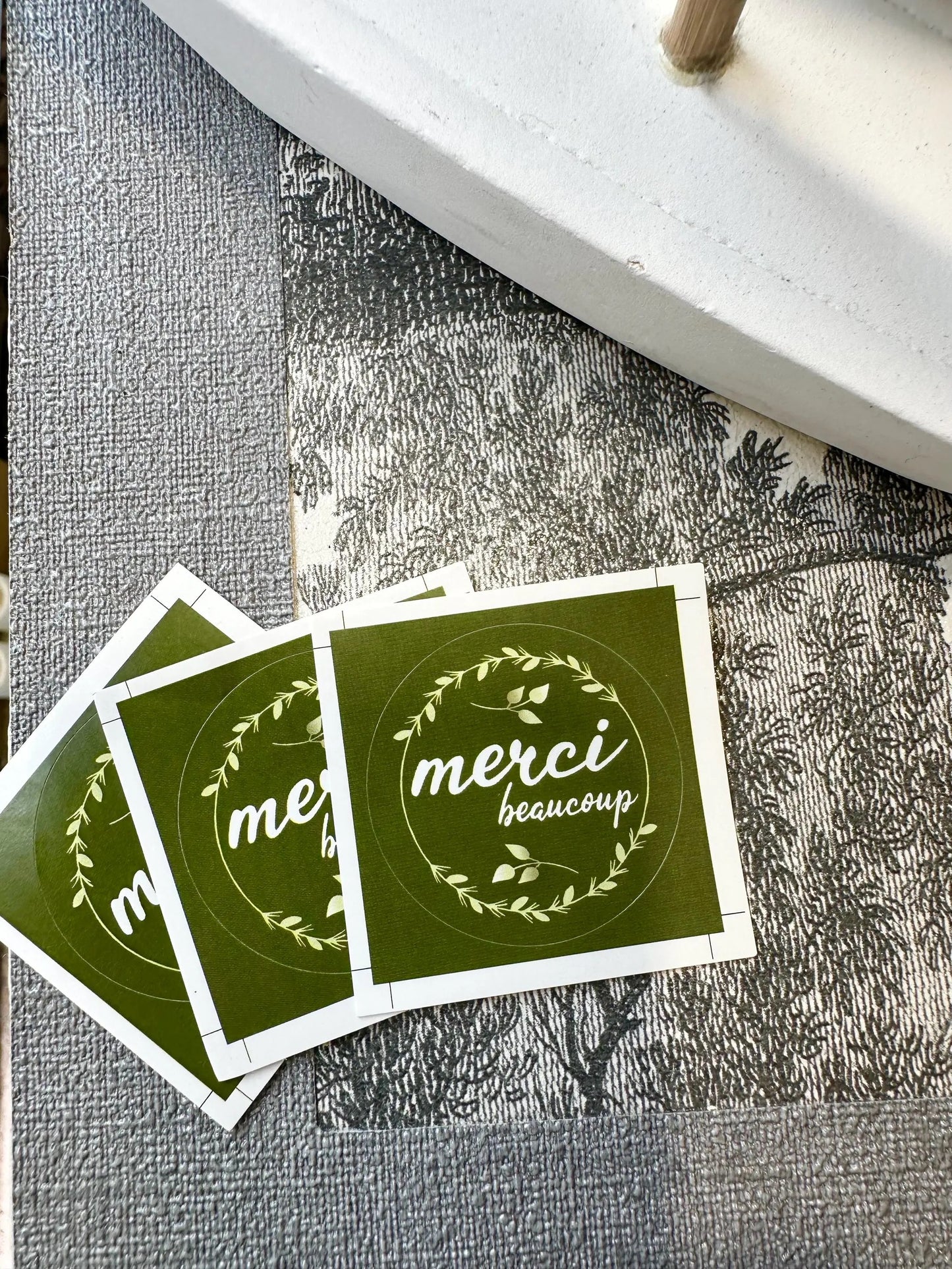 lot d'étiquettes rondes vert kaki merci de 4 cm