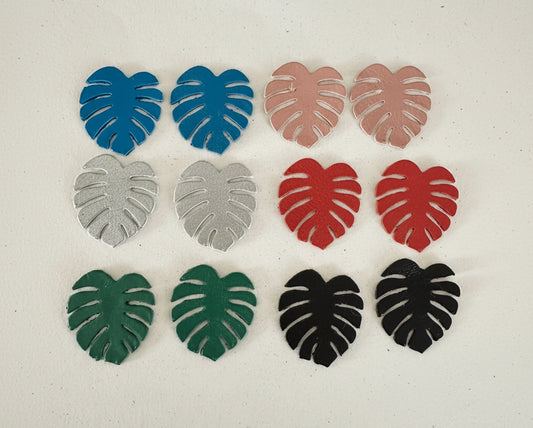 Lot de 12 feuilles Monstera en cuir fin – 6 couleurs, 3 x 2,5 cm