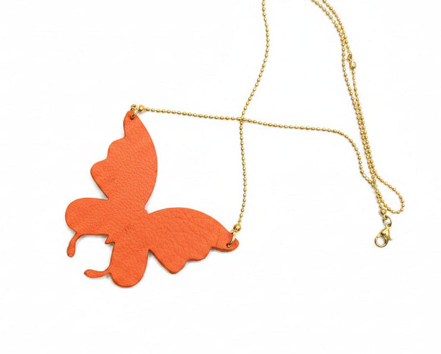 Collier Papillon Cuir Orange et Chaîne Acier Inoxydable Doré