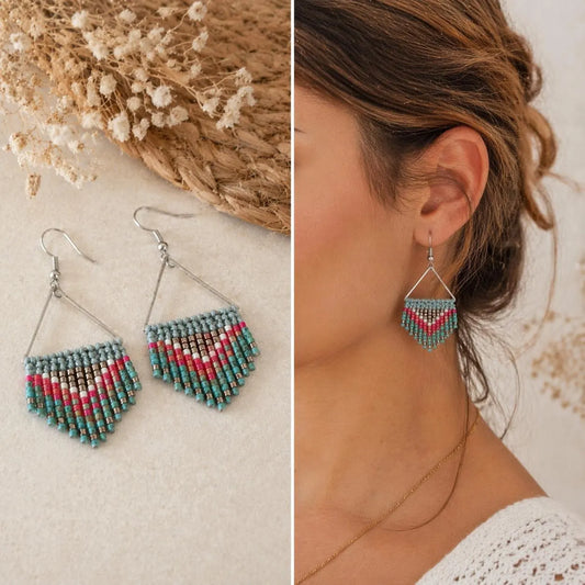 Boucles d'oreilles perles tissées triangle – turquoise, rouge & argenté, style bohème ethnique
