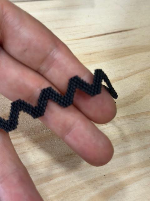 Bracelet tissé zig zag noir mat – Perles Miyuki