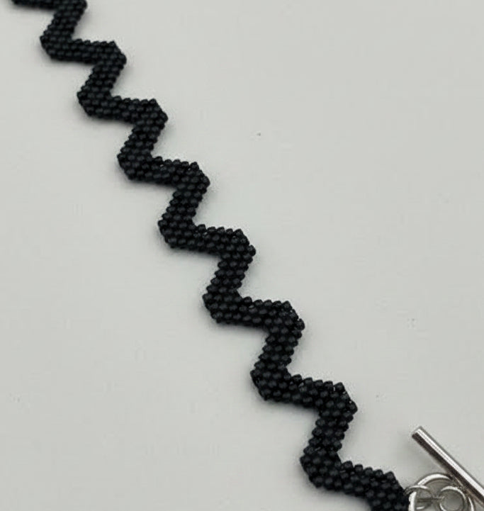 Bracelet tissé zig zag noir mat – Perles Miyuki