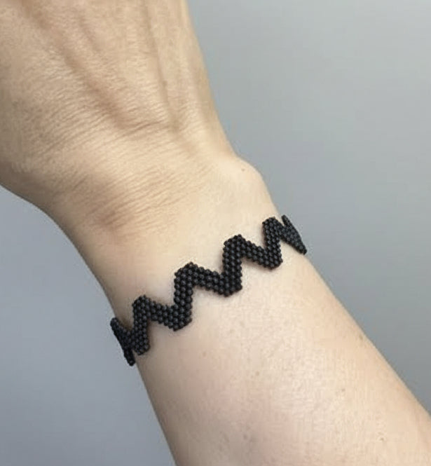 Bracelet tissé zig zag noir mat – Perles Miyuki